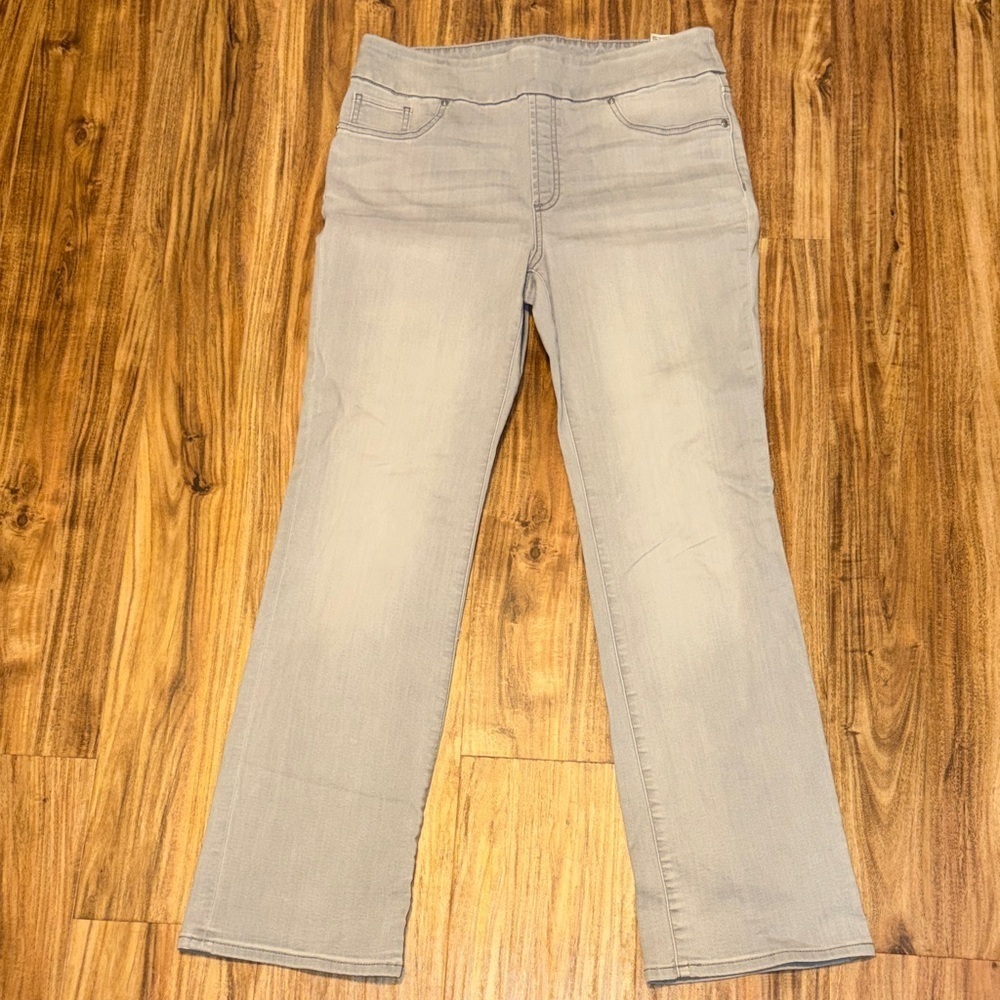 Chico's women’s 8 medium jeans pants pull on stretch Light Gray Slim Boot high